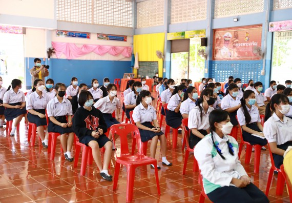 ภาพกิจกรรม  คณะวิทยาศาสตร์และเทคโนโลยี จัดค่ายวิทยาศาสตร์สัญจรโรงเรียนโกสัมพีวิทยา