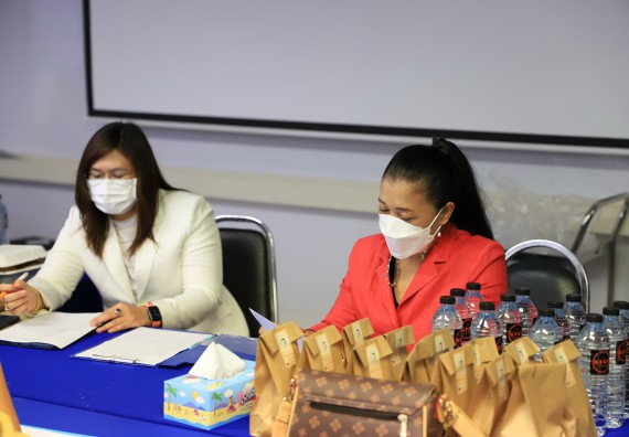 ภาพกิจกรรม   คณะวิทยาศาสตร์และเทคโนโลยี จัดกิจกรรมถ่ายทอดสดเผยแพร่ประชาสัมพันธ์ภาพลักษณ์ของหลักสูตร และถ่ายทอดองค์ความรู้ของคณะวิทยาศาสตร์และเทคโนโลยีแก่ชุมชน