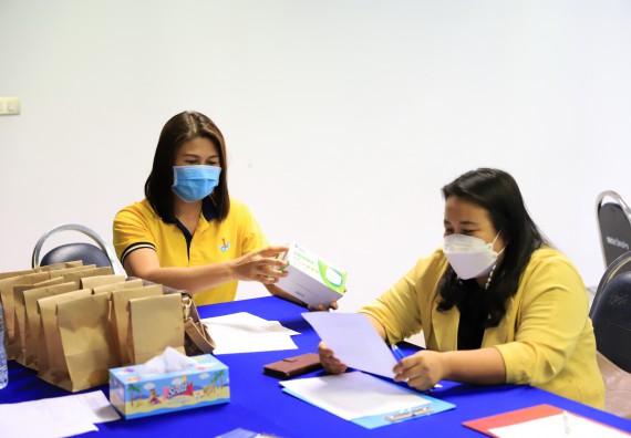 ภาพกิจกรรม   คณะวิทยาศาสตร์และเทคโนโลยี จัดกิจกรรมถ่ายทอดสดเผยแพร่ประชาสัมพันธ์ภาพลักษณ์ของหลักสูตร และถ่ายทอดองค์ความรู้ของคณะวิทยาศาสตร์และเทคโนโลยีแก่ชุมชน