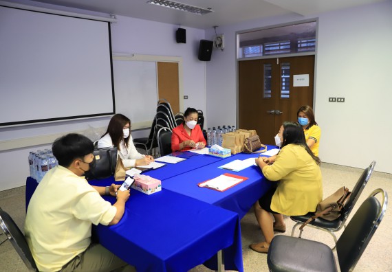 ภาพกิจกรรม   คณะวิทยาศาสตร์และเทคโนโลยี จัดกิจกรรมถ่ายทอดสดเผยแพร่ประชาสัมพันธ์ภาพลักษณ์ของหลักสูตร และถ่ายทอดองค์ความรู้ของคณะวิทยาศาสตร์และเทคโนโลยีแก่ชุมชน