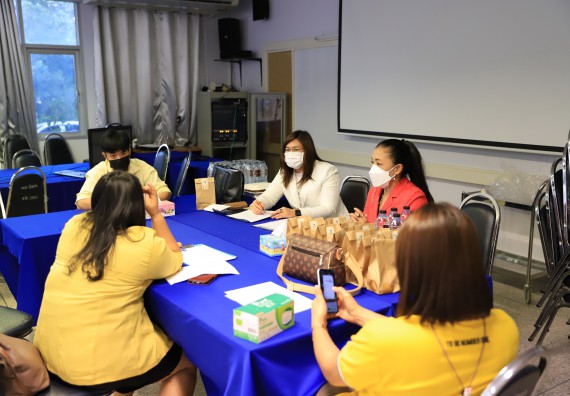 ภาพกิจกรรม   คณะวิทยาศาสตร์และเทคโนโลยี จัดกิจกรรมถ่ายทอดสดเผยแพร่ประชาสัมพันธ์ภาพลักษณ์ของหลักสูตร และถ่ายทอดองค์ความรู้ของคณะวิทยาศาสตร์และเทคโนโลยีแก่ชุมชน