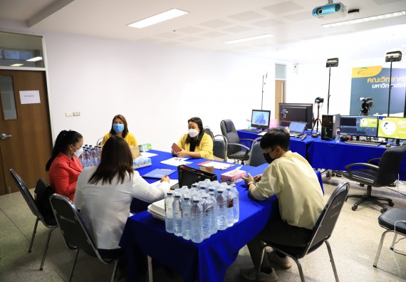 ภาพกิจกรรม   คณะวิทยาศาสตร์และเทคโนโลยี จัดกิจกรรมถ่ายทอดสดเผยแพร่ประชาสัมพันธ์ภาพลักษณ์ของหลักสูตร และถ่ายทอดองค์ความรู้ของคณะวิทยาศาสตร์และเทคโนโลยีแก่ชุมชน