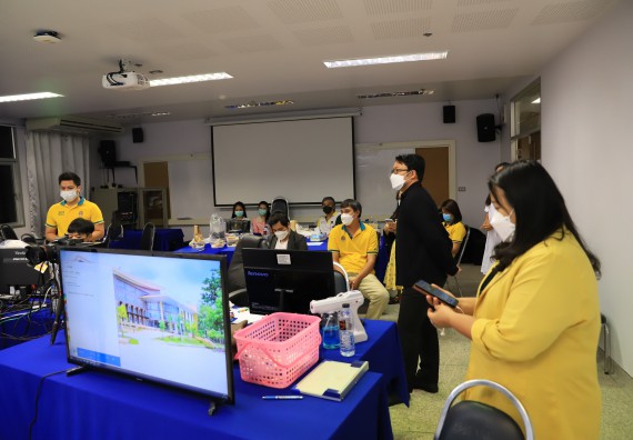 ภาพกิจกรรม   คณะวิทยาศาสตร์และเทคโนโลยี จัดกิจกรรมถ่ายทอดสดเผยแพร่ประชาสัมพันธ์ภาพลักษณ์ของหลักสูตร และถ่ายทอดองค์ความรู้ของคณะวิทยาศาสตร์และเทคโนโลยีแก่ชุมชน