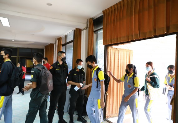 ภาพกิจกรรม  คณะวิทยาศาสตร์และเทคโนโลยี จัดค่ายวิทยาศาสตร์สัญจรโรงเรียนสลกบาตรวิทยา