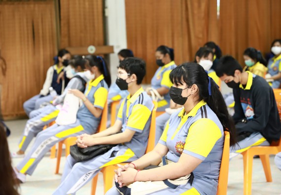 ภาพกิจกรรม  คณะวิทยาศาสตร์และเทคโนโลยี จัดค่ายวิทยาศาสตร์สัญจรโรงเรียนสลกบาตรวิทยา