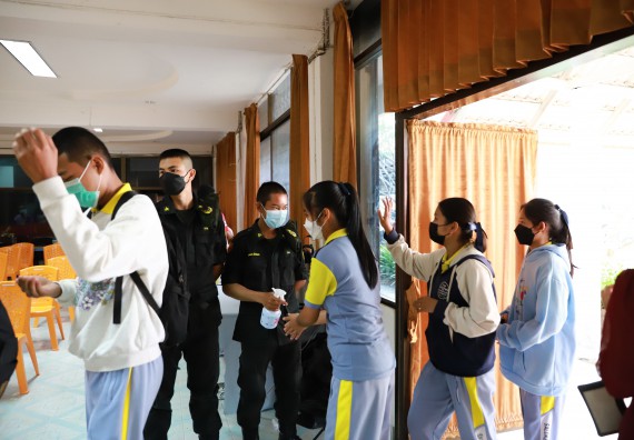 ภาพกิจกรรม  คณะวิทยาศาสตร์และเทคโนโลยี จัดค่ายวิทยาศาสตร์สัญจรโรงเรียนสลกบาตรวิทยา