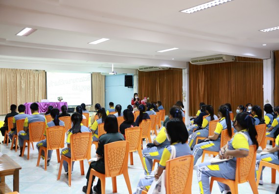 ภาพกิจกรรม  คณะวิทยาศาสตร์และเทคโนโลยี จัดค่ายวิทยาศาสตร์สัญจรโรงเรียนสลกบาตรวิทยา