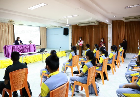 ภาพกิจกรรม  คณะวิทยาศาสตร์และเทคโนโลยี จัดค่ายวิทยาศาสตร์สัญจรโรงเรียนสลกบาตรวิทยา