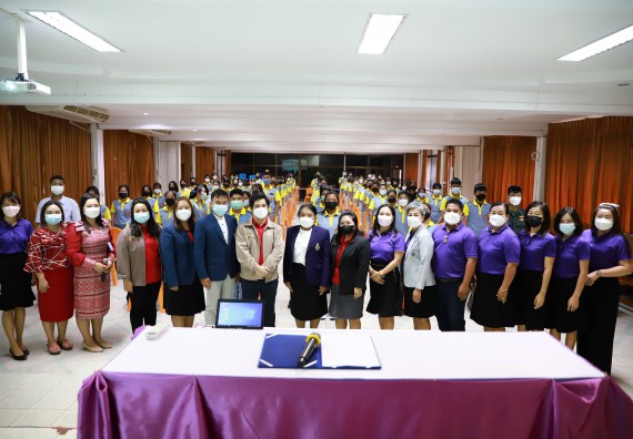 ภาพกิจกรรม  คณะวิทยาศาสตร์และเทคโนโลยี จัดค่ายวิทยาศาสตร์สัญจรโรงเรียนสลกบาตรวิทยา