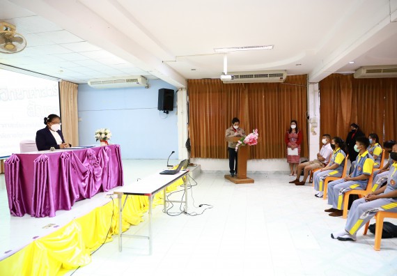 ภาพกิจกรรม  คณะวิทยาศาสตร์และเทคโนโลยี จัดค่ายวิทยาศาสตร์สัญจรโรงเรียนสลกบาตรวิทยา