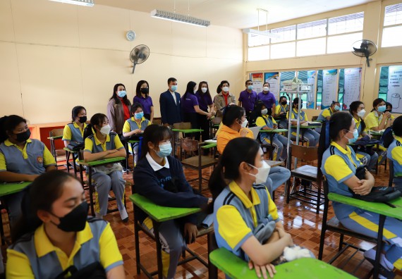 ภาพกิจกรรม  คณะวิทยาศาสตร์และเทคโนโลยี จัดค่ายวิทยาศาสตร์สัญจรโรงเรียนสลกบาตรวิทยา