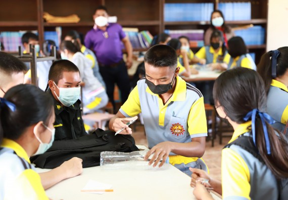 ภาพกิจกรรม  คณะวิทยาศาสตร์และเทคโนโลยี จัดค่ายวิทยาศาสตร์สัญจรโรงเรียนสลกบาตรวิทยา