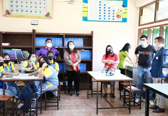 ภาพกิจกรรม  คณะวิทยาศาสตร์และเทคโนโลยี จัดค่ายวิทยาศาสตร์สัญจรโรงเรียนสลกบาตรวิทยา