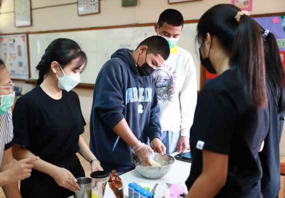 ภาพกิจกรรม  คณะวิทยาศาสตร์และเทคโนโลยี จัดค่ายวิทยาศาสตร์สัญจรโรงเรียนสลกบาตรวิทยา
