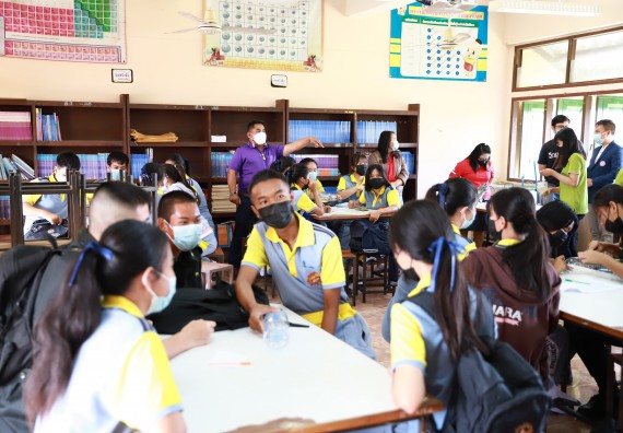 ภาพกิจกรรม  คณะวิทยาศาสตร์และเทคโนโลยี จัดค่ายวิทยาศาสตร์สัญจรโรงเรียนสลกบาตรวิทยา