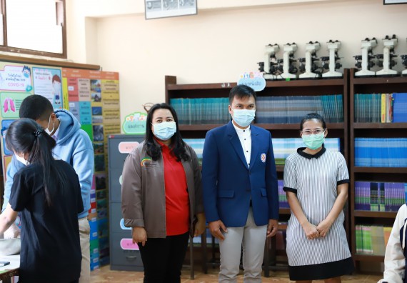 ภาพกิจกรรม  คณะวิทยาศาสตร์และเทคโนโลยี จัดค่ายวิทยาศาสตร์สัญจรโรงเรียนสลกบาตรวิทยา