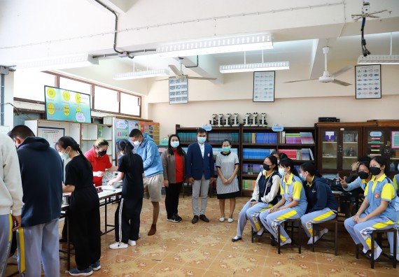 ภาพกิจกรรม  คณะวิทยาศาสตร์และเทคโนโลยี จัดค่ายวิทยาศาสตร์สัญจรโรงเรียนสลกบาตรวิทยา