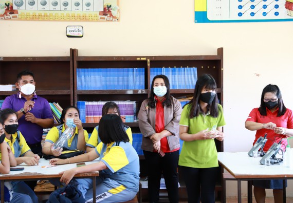 ภาพกิจกรรม  คณะวิทยาศาสตร์และเทคโนโลยี จัดค่ายวิทยาศาสตร์สัญจรโรงเรียนสลกบาตรวิทยา