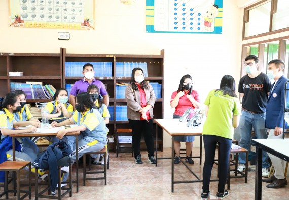 ภาพกิจกรรม  คณะวิทยาศาสตร์และเทคโนโลยี จัดค่ายวิทยาศาสตร์สัญจรโรงเรียนสลกบาตรวิทยา