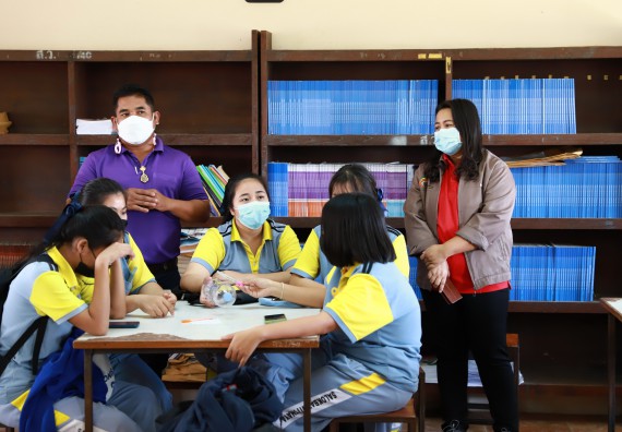 ภาพกิจกรรม  คณะวิทยาศาสตร์และเทคโนโลยี จัดค่ายวิทยาศาสตร์สัญจรโรงเรียนสลกบาตรวิทยา