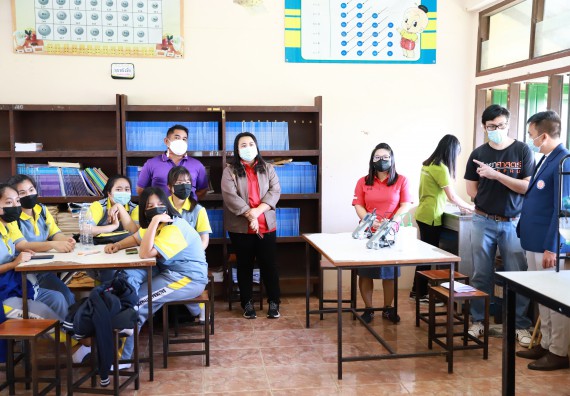 ภาพกิจกรรม  คณะวิทยาศาสตร์และเทคโนโลยี จัดค่ายวิทยาศาสตร์สัญจรโรงเรียนสลกบาตรวิทยา