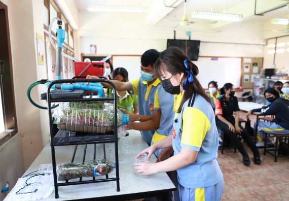 ภาพกิจกรรม  คณะวิทยาศาสตร์และเทคโนโลยี จัดค่ายวิทยาศาสตร์สัญจรโรงเรียนสลกบาตรวิทยา