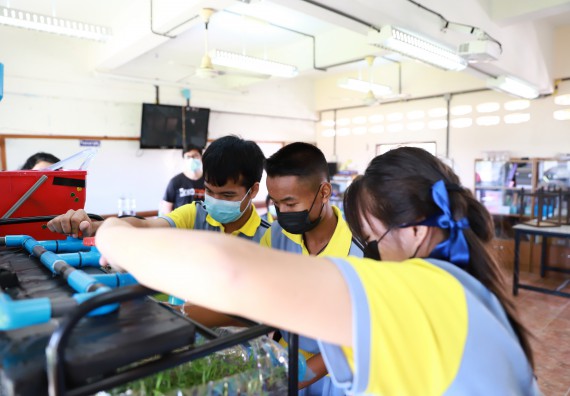 ภาพกิจกรรม  คณะวิทยาศาสตร์และเทคโนโลยี จัดค่ายวิทยาศาสตร์สัญจรโรงเรียนสลกบาตรวิทยา