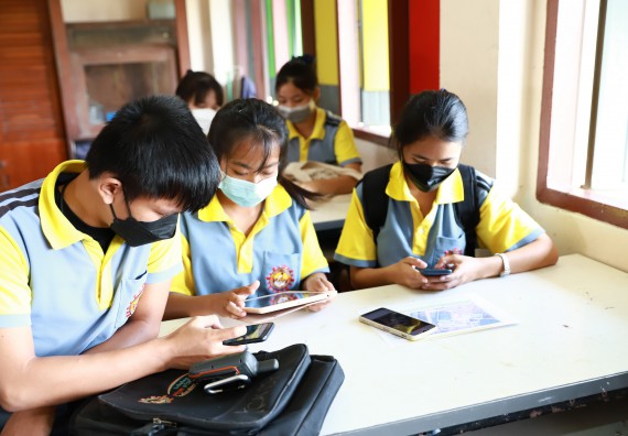 ภาพกิจกรรม  คณะวิทยาศาสตร์และเทคโนโลยี จัดค่ายวิทยาศาสตร์สัญจรโรงเรียนสลกบาตรวิทยา