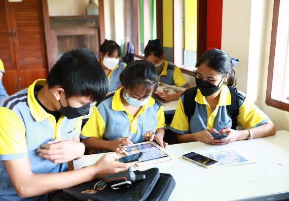 ภาพกิจกรรม  คณะวิทยาศาสตร์และเทคโนโลยี จัดค่ายวิทยาศาสตร์สัญจรโรงเรียนสลกบาตรวิทยา