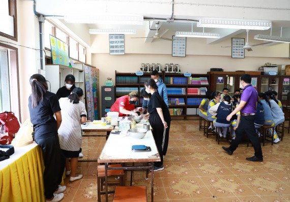 ภาพกิจกรรม  คณะวิทยาศาสตร์และเทคโนโลยี จัดค่ายวิทยาศาสตร์สัญจรโรงเรียนสลกบาตรวิทยา