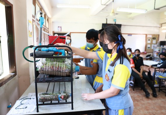 ภาพกิจกรรม  คณะวิทยาศาสตร์และเทคโนโลยี จัดค่ายวิทยาศาสตร์สัญจรโรงเรียนสลกบาตรวิทยา
