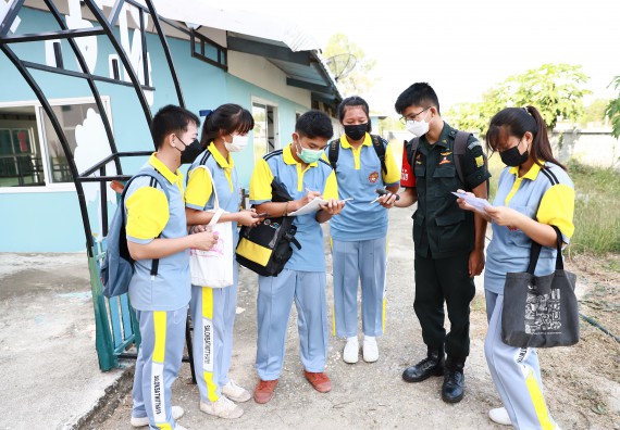 ภาพกิจกรรม  คณะวิทยาศาสตร์และเทคโนโลยี จัดค่ายวิทยาศาสตร์สัญจรโรงเรียนสลกบาตรวิทยา