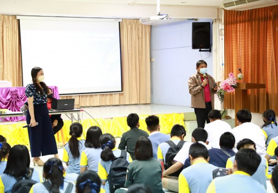 ภาพกิจกรรม  คณะวิทยาศาสตร์และเทคโนโลยี จัดค่ายวิทยาศาสตร์สัญจรโรงเรียนสลกบาตรวิทยา