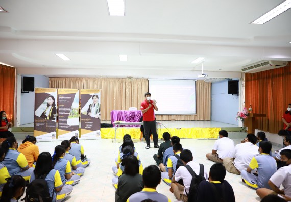 ภาพกิจกรรม  คณะวิทยาศาสตร์และเทคโนโลยี จัดค่ายวิทยาศาสตร์สัญจรโรงเรียนสลกบาตรวิทยา