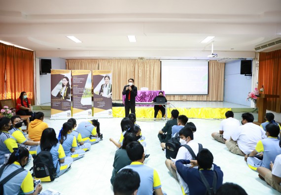 ภาพกิจกรรม  คณะวิทยาศาสตร์และเทคโนโลยี จัดค่ายวิทยาศาสตร์สัญจรโรงเรียนสลกบาตรวิทยา