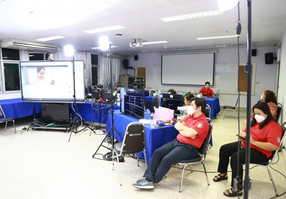 ภาพกิจกรรม   คณะวิทยาศาสตร์และเทคโนโลยี จัดกิจกรรมถ่ายทอดสดเผยแพร่ประชาสัมพันธ์ภาพลักษณ์ของหลักสูตร และถ่ายทอดองค์ความรู้ของคณะวิทยาศาสตร์และเทคโนโลยีแก่ชุมชน