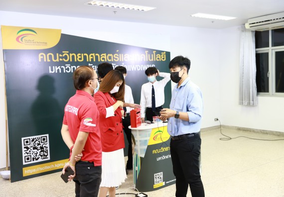 ภาพกิจกรรม   คณะวิทยาศาสตร์และเทคโนโลยี จัดกิจกรรมถ่ายทอดสดเผยแพร่ประชาสัมพันธ์ภาพลักษณ์ของหลักสูตร และถ่ายทอดองค์ความรู้ของคณะวิทยาศาสตร์และเทคโนโลยีแก่ชุมชน