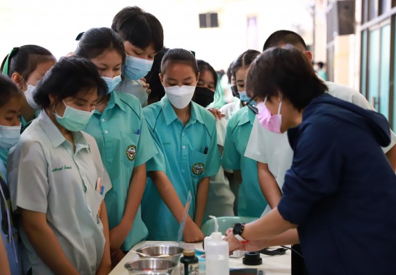 ภาพกิจกรรม  คณะวิทยาศาสตร์และเทคโนโลยี จัดค่ายวิทยาศาสตร์สัญจรโรงเรียนลานกระบือวิทยา