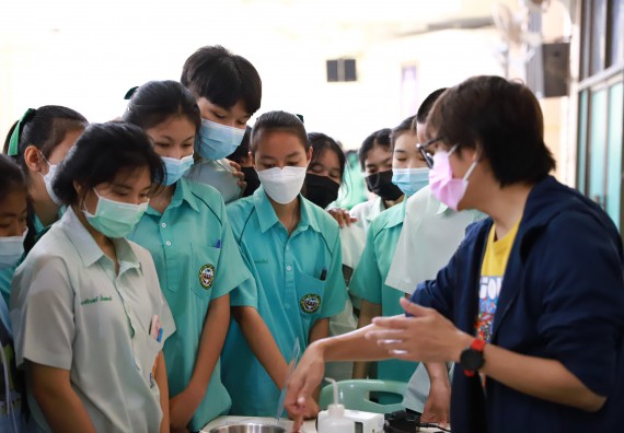 ภาพกิจกรรม  คณะวิทยาศาสตร์และเทคโนโลยี จัดค่ายวิทยาศาสตร์สัญจรโรงเรียนลานกระบือวิทยา