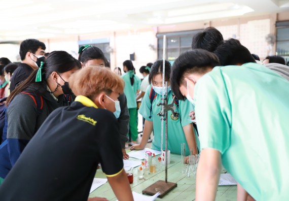 ภาพกิจกรรม  คณะวิทยาศาสตร์และเทคโนโลยี จัดค่ายวิทยาศาสตร์สัญจรโรงเรียนลานกระบือวิทยา