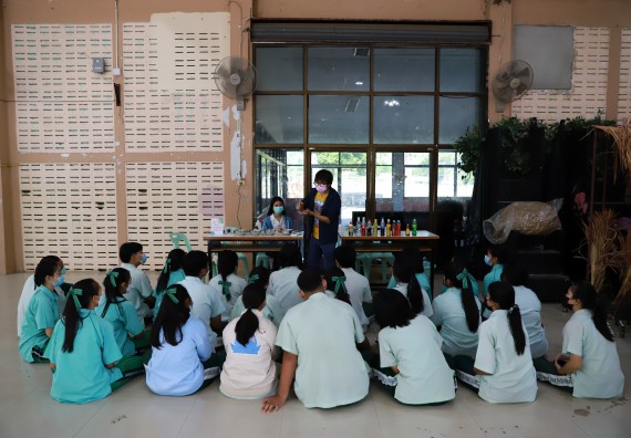 ภาพกิจกรรม  คณะวิทยาศาสตร์และเทคโนโลยี จัดค่ายวิทยาศาสตร์สัญจรโรงเรียนลานกระบือวิทยา