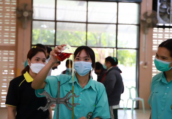ภาพกิจกรรม  คณะวิทยาศาสตร์และเทคโนโลยี จัดค่ายวิทยาศาสตร์สัญจรโรงเรียนลานกระบือวิทยา
