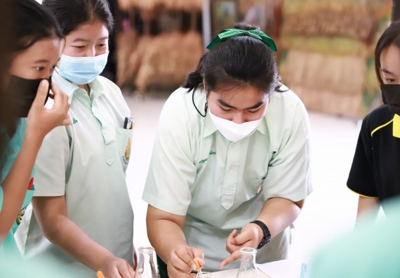 ภาพกิจกรรม  คณะวิทยาศาสตร์และเทคโนโลยี จัดค่ายวิทยาศาสตร์สัญจรโรงเรียนลานกระบือวิทยา