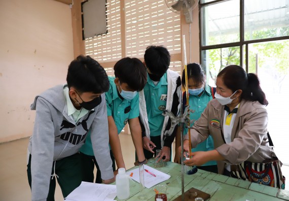 ภาพกิจกรรม  คณะวิทยาศาสตร์และเทคโนโลยี จัดค่ายวิทยาศาสตร์สัญจรโรงเรียนลานกระบือวิทยา