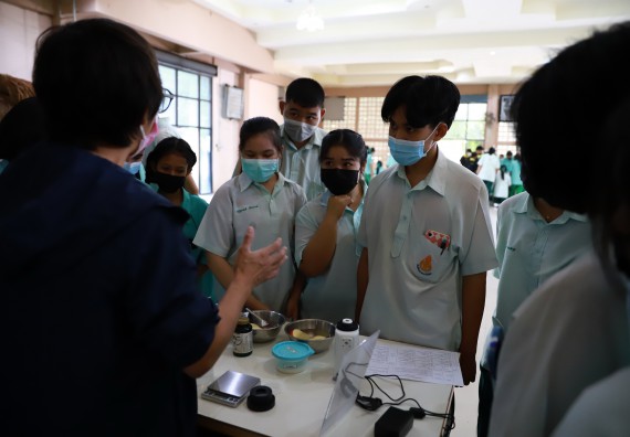 ภาพกิจกรรม  คณะวิทยาศาสตร์และเทคโนโลยี จัดค่ายวิทยาศาสตร์สัญจรโรงเรียนลานกระบือวิทยา
