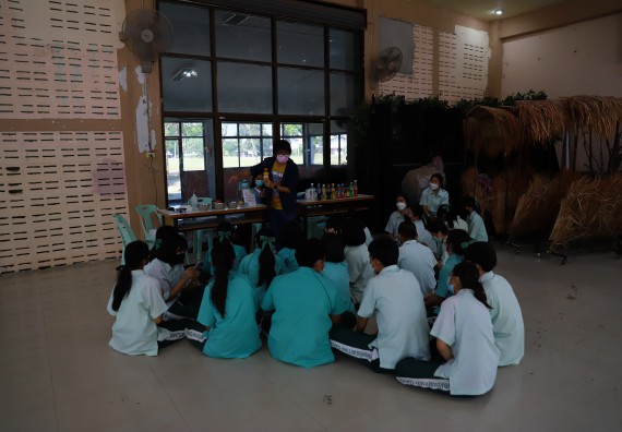 ภาพกิจกรรม  คณะวิทยาศาสตร์และเทคโนโลยี จัดค่ายวิทยาศาสตร์สัญจรโรงเรียนลานกระบือวิทยา