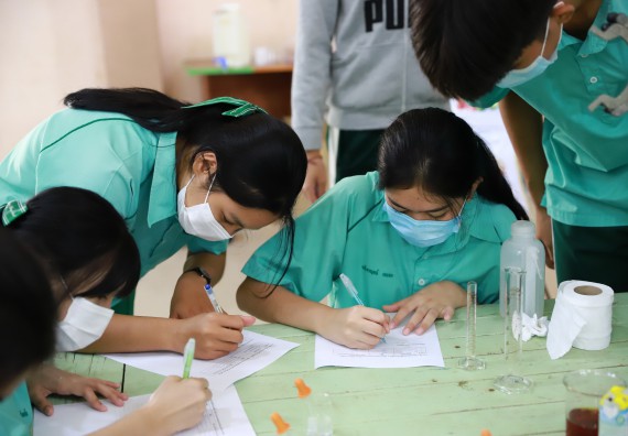 ภาพกิจกรรม  คณะวิทยาศาสตร์และเทคโนโลยี จัดค่ายวิทยาศาสตร์สัญจรโรงเรียนลานกระบือวิทยา