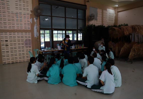 ภาพกิจกรรม  คณะวิทยาศาสตร์และเทคโนโลยี จัดค่ายวิทยาศาสตร์สัญจรโรงเรียนลานกระบือวิทยา