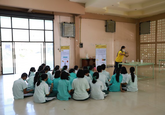 ภาพกิจกรรม  คณะวิทยาศาสตร์และเทคโนโลยี จัดค่ายวิทยาศาสตร์สัญจรโรงเรียนลานกระบือวิทยา