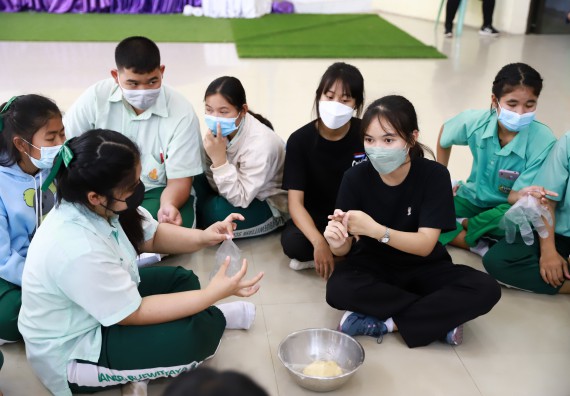 ภาพกิจกรรม  คณะวิทยาศาสตร์และเทคโนโลยี จัดค่ายวิทยาศาสตร์สัญจรโรงเรียนลานกระบือวิทยา